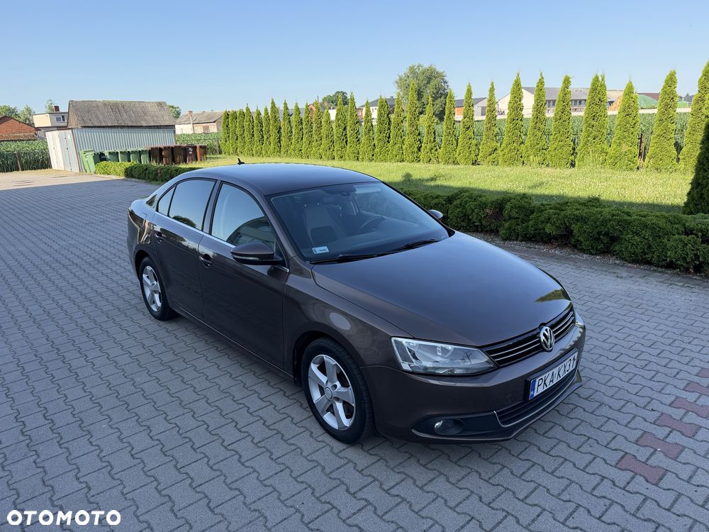 Volkswagen Jetta - 1