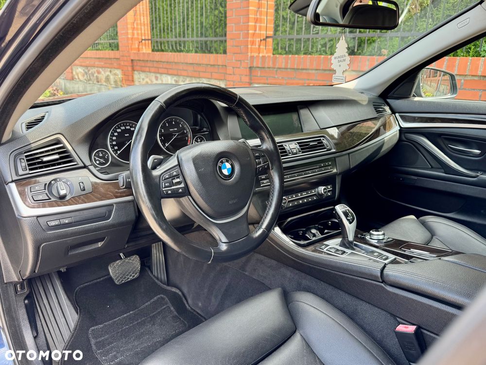 BMW Seria 5 550i Sport-Aut - 7