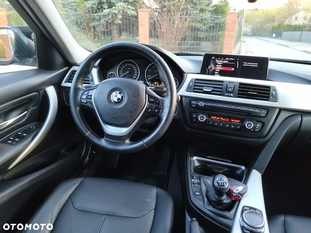 BMW Seria 3 318d Sport Line - 9