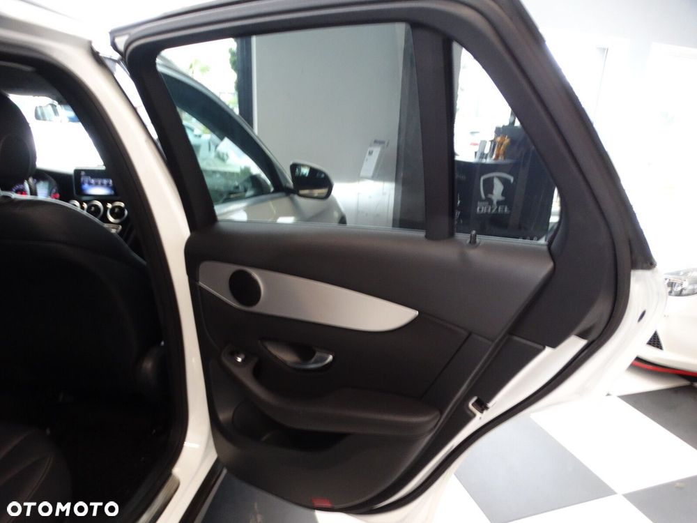 Mercedes-Benz GLC - 27
