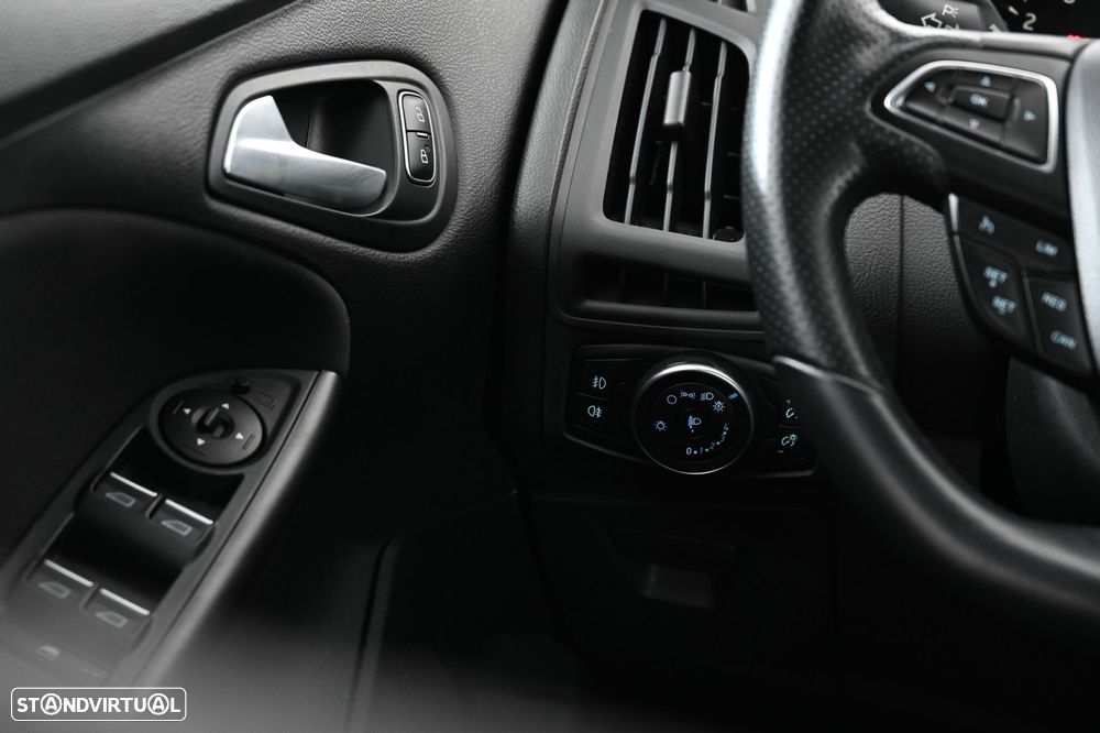 Ford Focus 1.0 EcoBoost ST-Line - 26