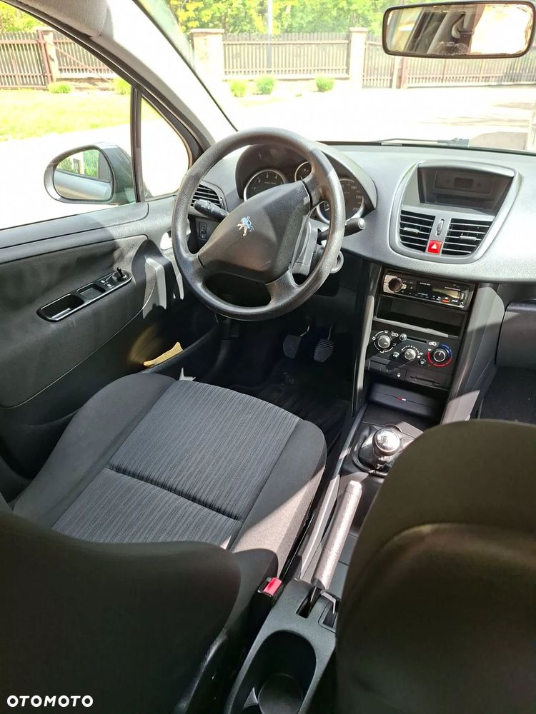 Peugeot 207 1.4 Presence Grand Prix - 12