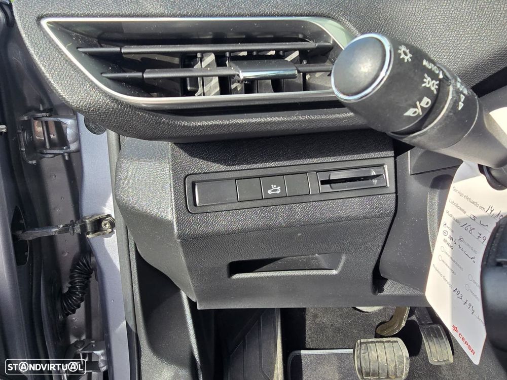 Peugeot 3008 1.2 PureTech Allure EAT8 - 22
