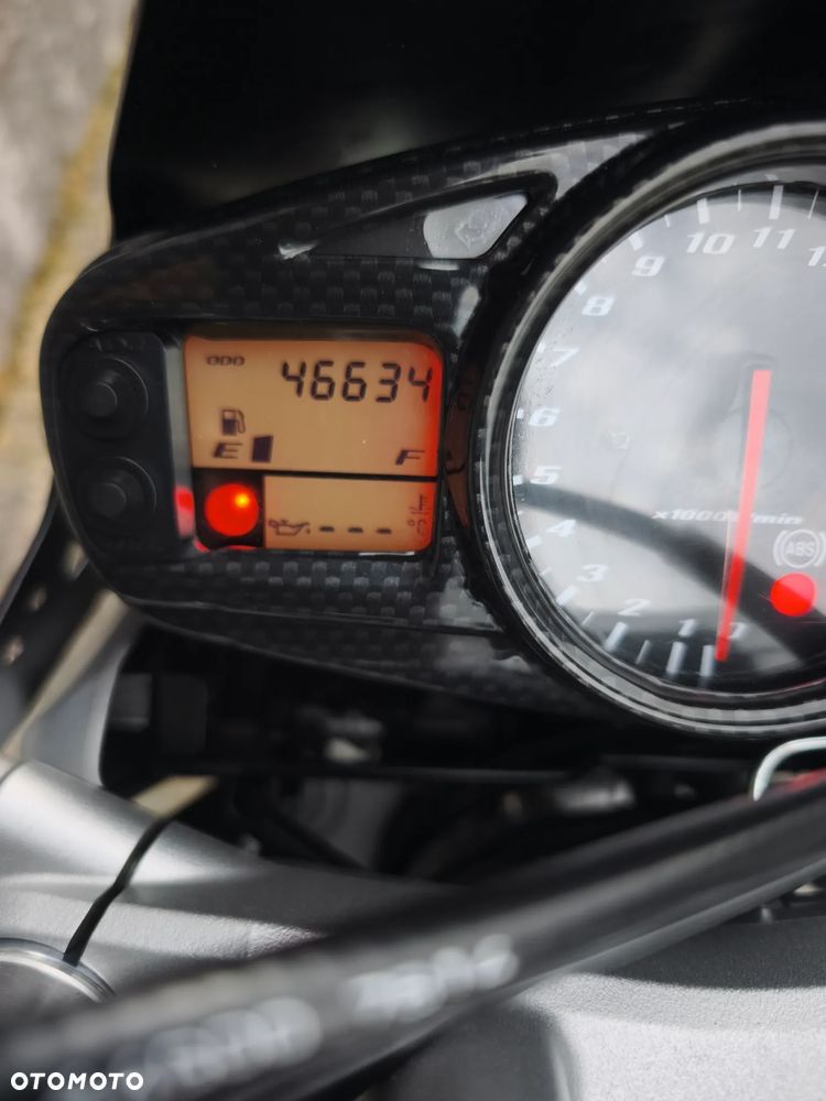 Suzuki GSR - 16