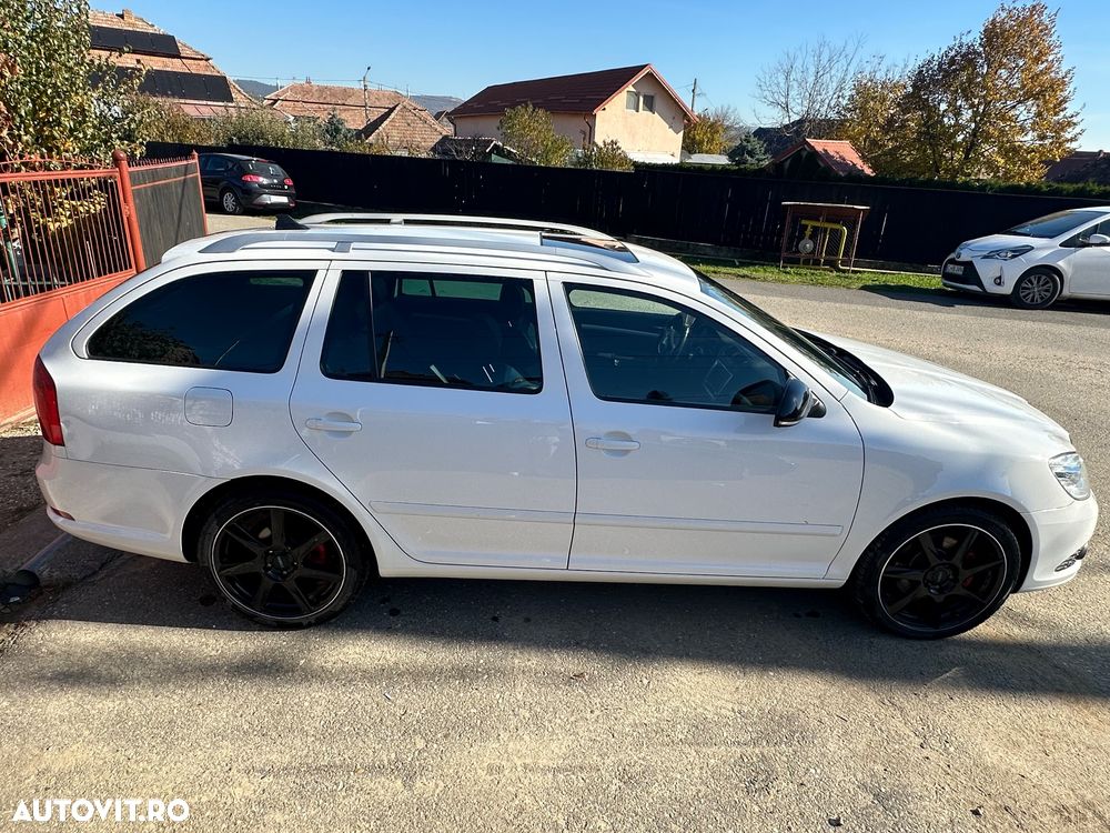 Skoda Octavia Combi 2.0 TDI RS DSG - 6