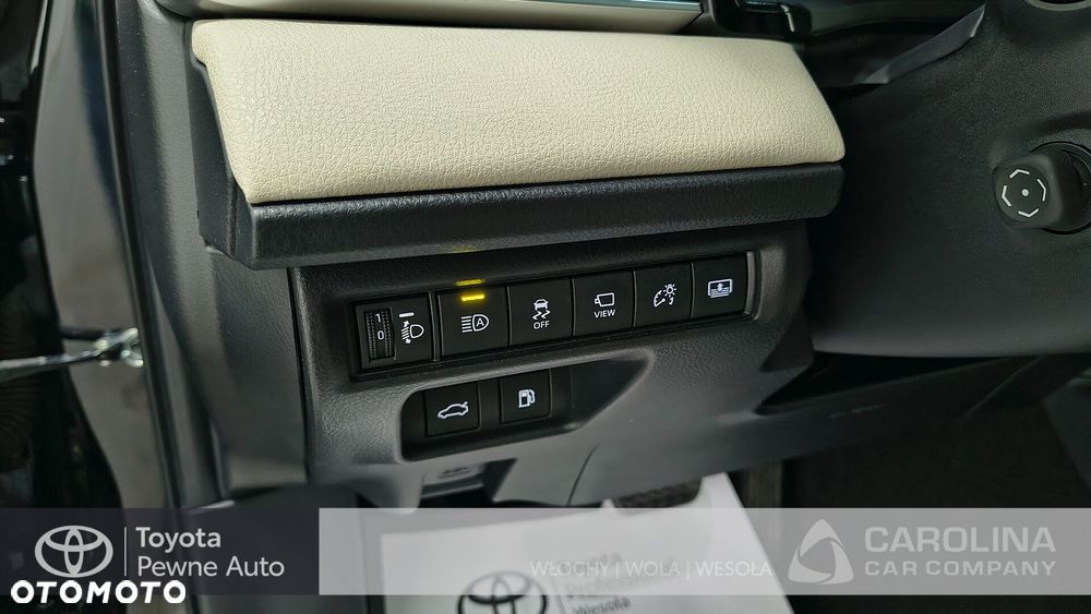 Toyota Camry - 18