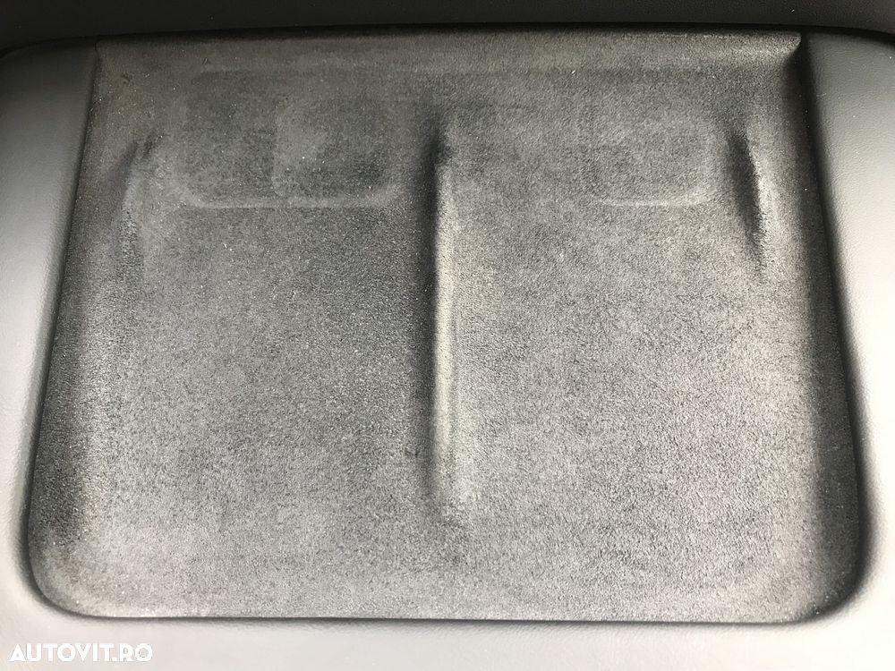 Tesla Model 3 RWD - 32