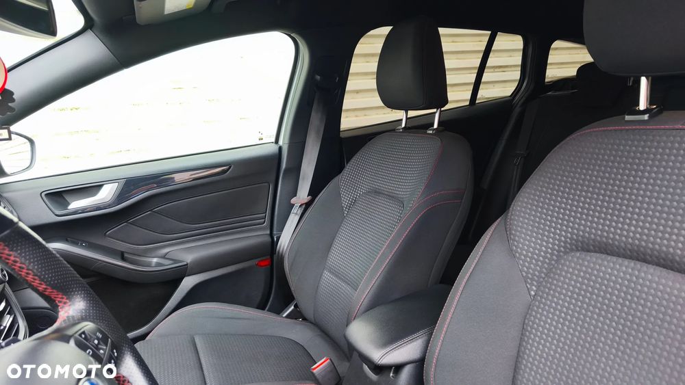 Ford Focus 1.5 EcoBlue Start-Stopp-System ST-LINE DESIGN - 17