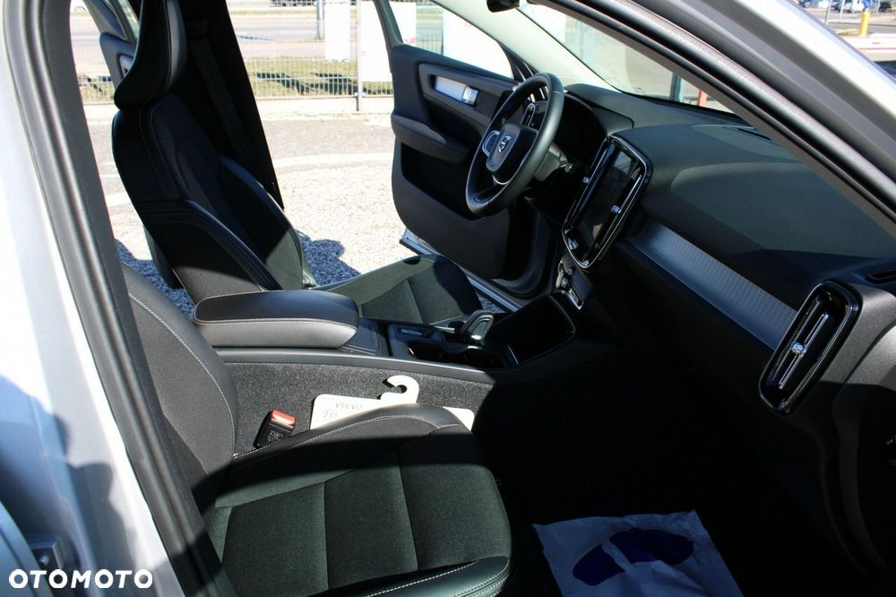 Volvo XC 40 - 32