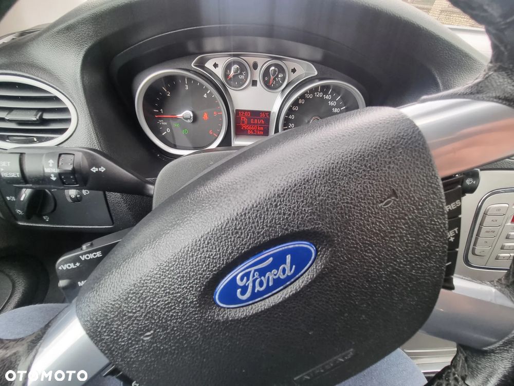 Ford Focus 1.6 TDCi Ambiente DPF - 19