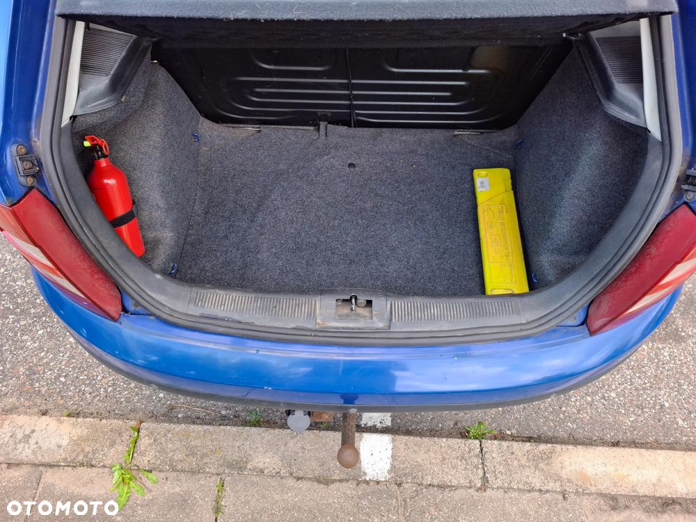 Skoda Fabia 1.2 HTP Junior - 12