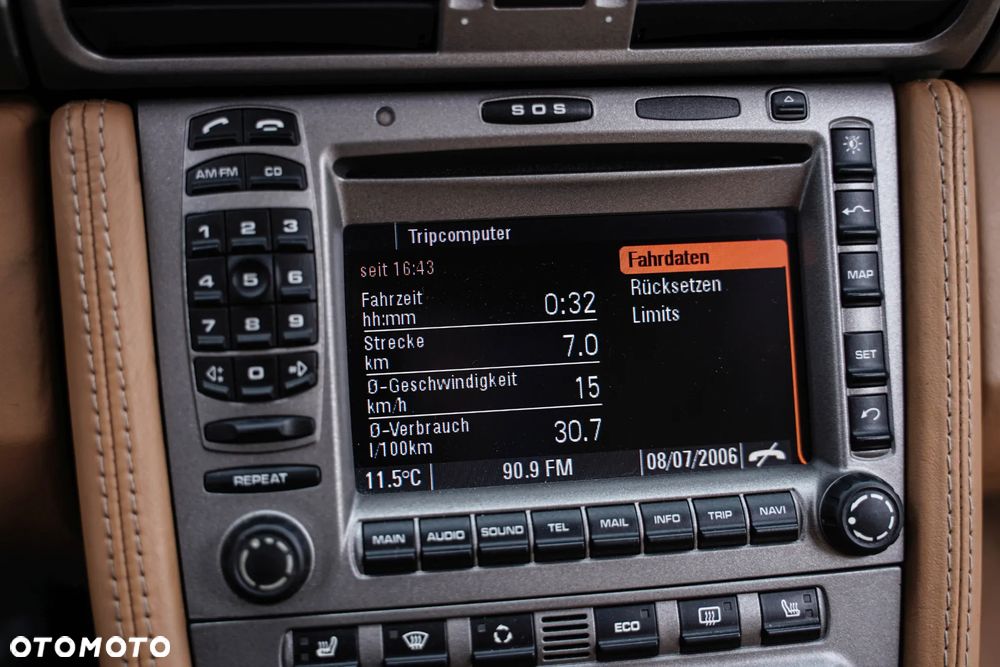 Porsche 911 Carrera - 22