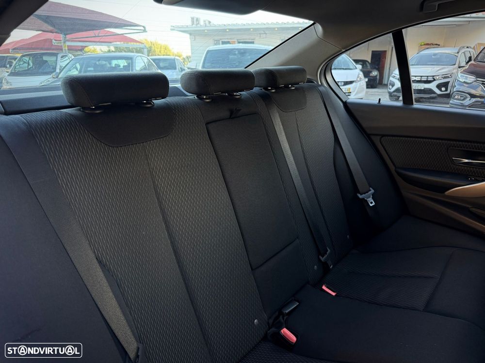 BMW 330 e iPerformance Advantage - 11