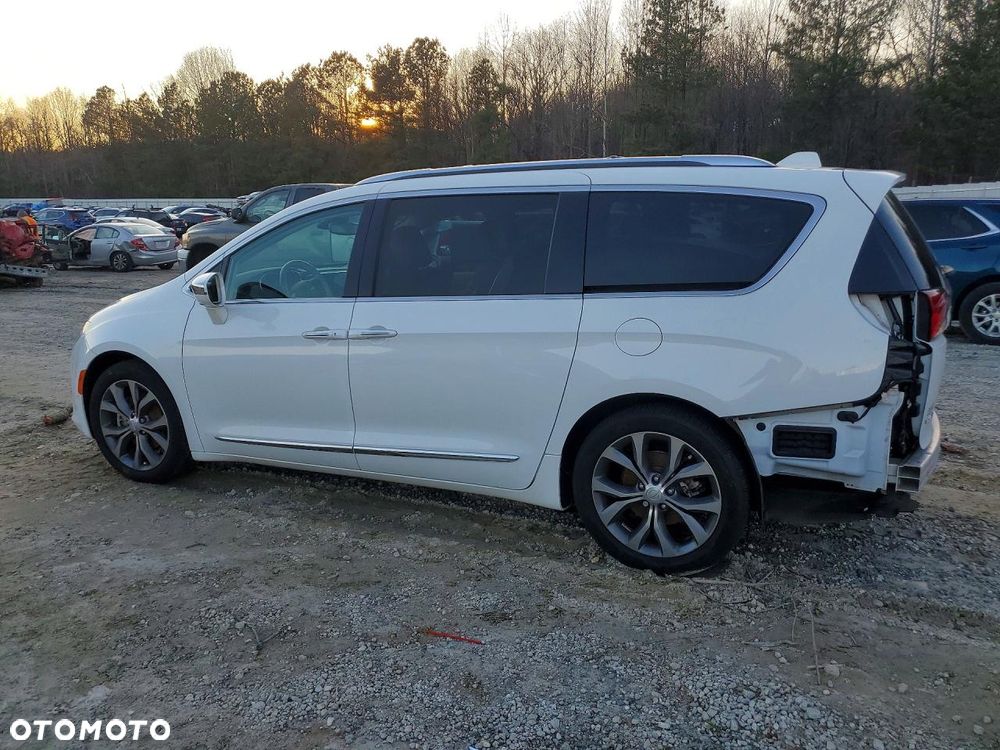 Chrysler Pacifica - 4