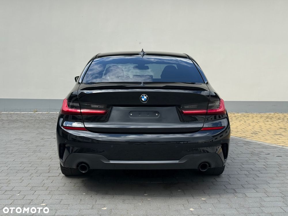 BMW Seria 3 320d M Sport - 6
