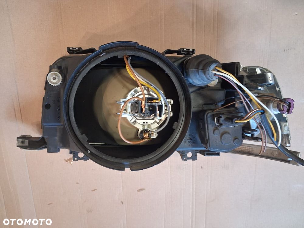 Lampa przód AUDI 80  prawa ORYGINAŁ - 3