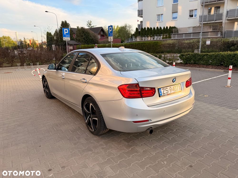 BMW Seria 3 320i Sport Line - 2