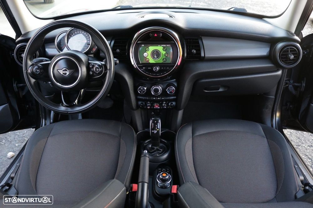 MINI 5 Portas Cooper D 4Business Auto - 24