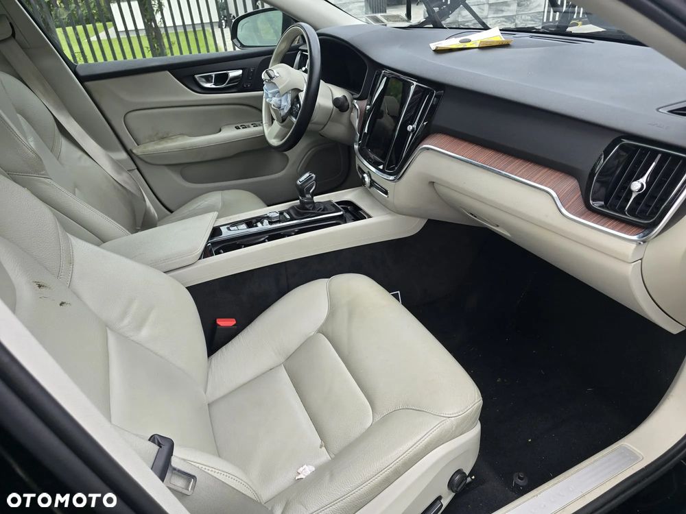 Volvo S60 T5 Momentum Pro - 8