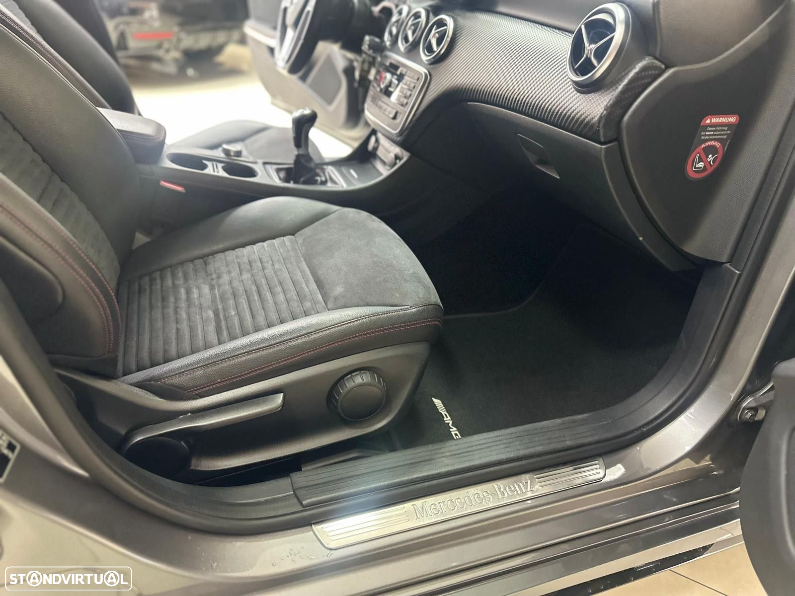 Mercedes-Benz A 180 AMG Line - 22