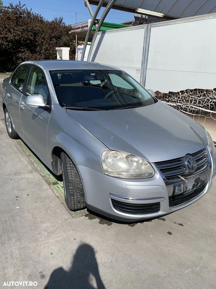 Volkswagen Jetta - 1