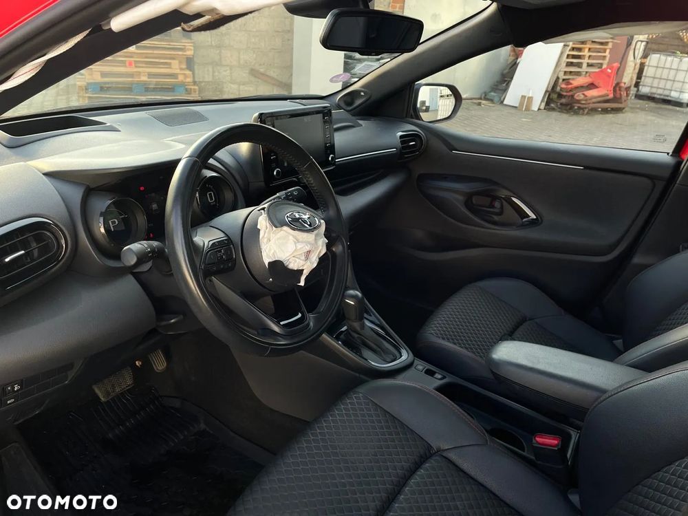 Toyota Yaris ver-hybrid-1-5-executive - 14