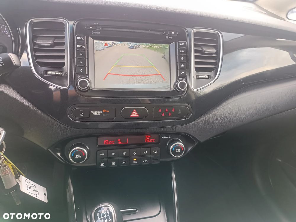 Kia Carens 1.7 CRDi 115 Dream Team Edition - 34
