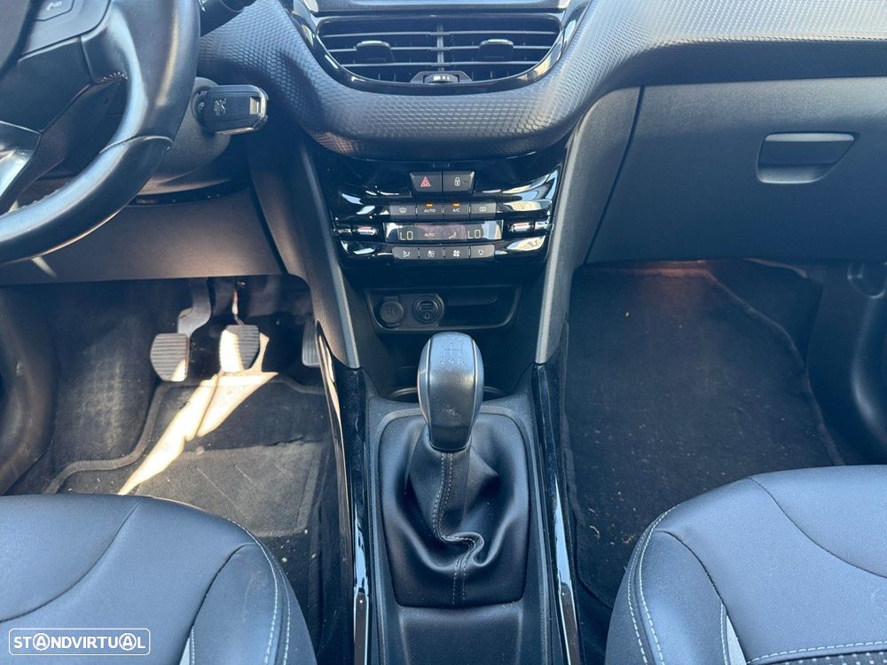 Peugeot 2008 1.2 PureTech Allure - 11