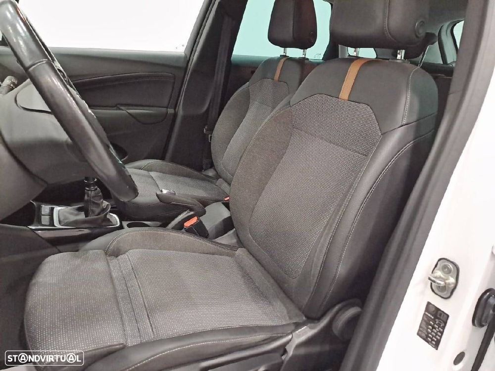 Opel Crossland 1.5 D Elegance — fotografia 9