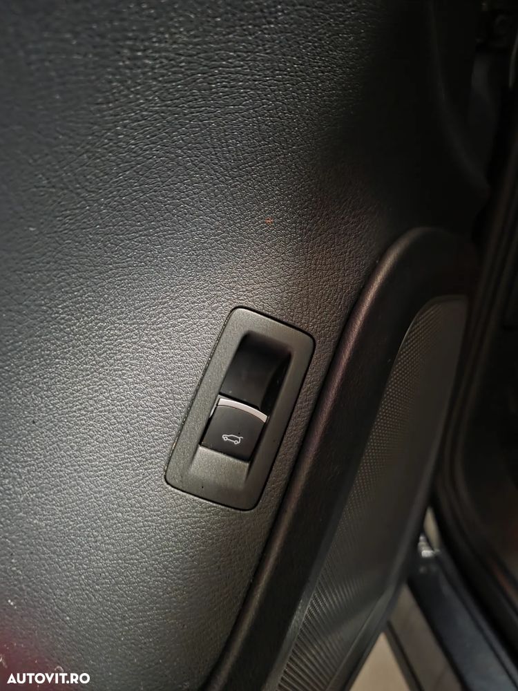 VOLKSWAGEN Touareg 2012 — imagine 13