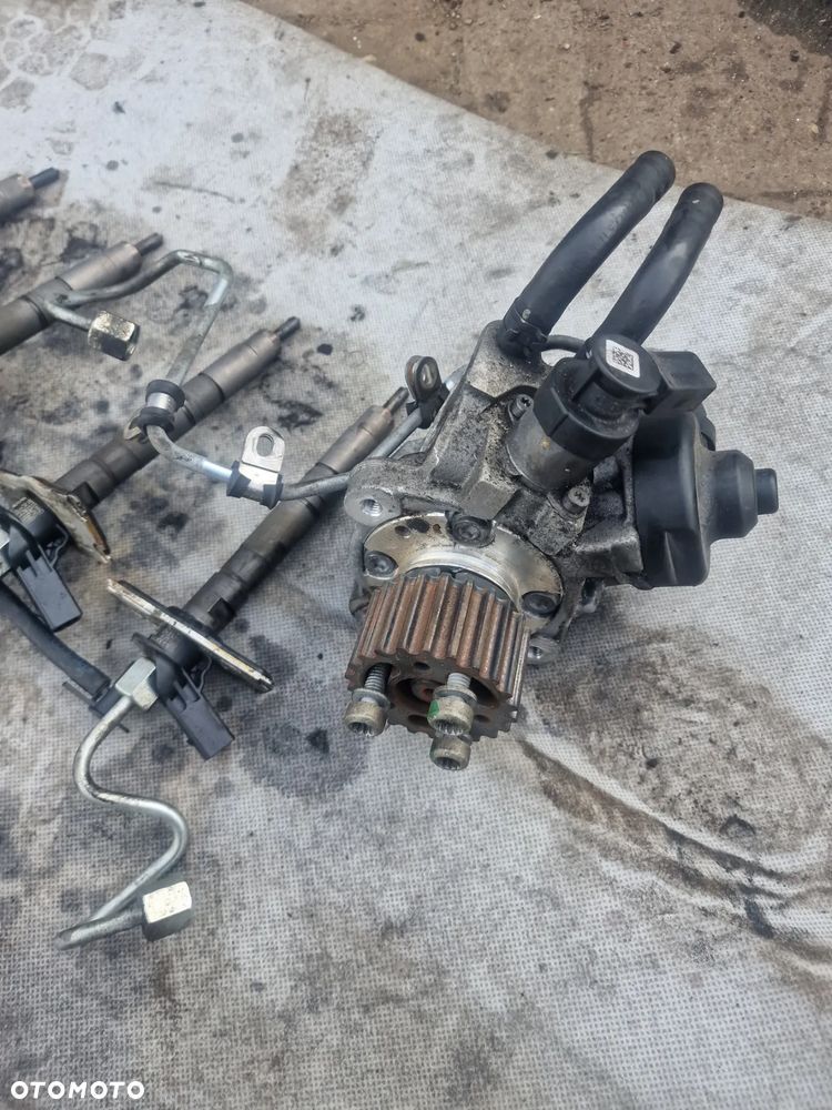 Komplet wtrysków z pompą 03L130 277 audi silnik CAG - 5
