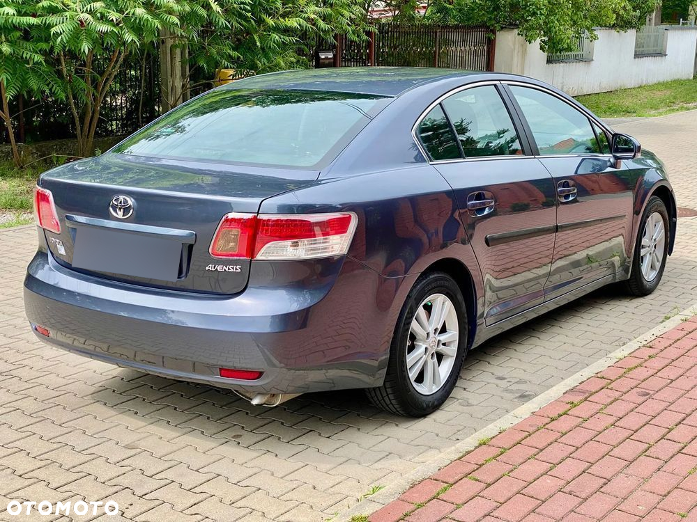Toyota Avensis 1.8 Premium EU5 - 10