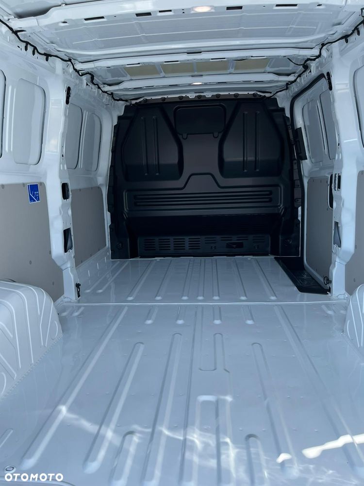 Volkswagen Transporter FURGON T7 - 19
