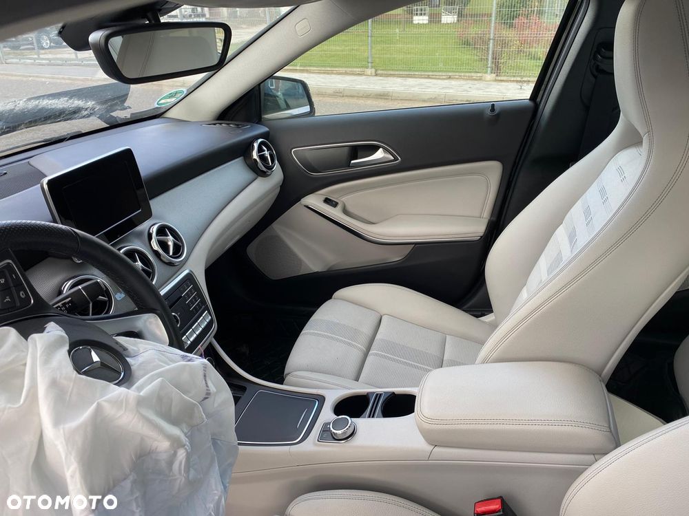 Mercedes-Benz GLA 250 4Matic 7G-DCT AMG Line - 9