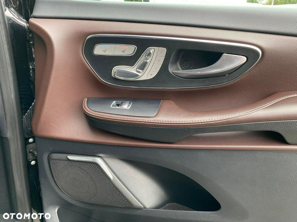 Mercedes-Benz Klasa V - 21