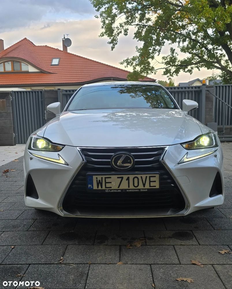 Lexus Is 2018 photo 2
