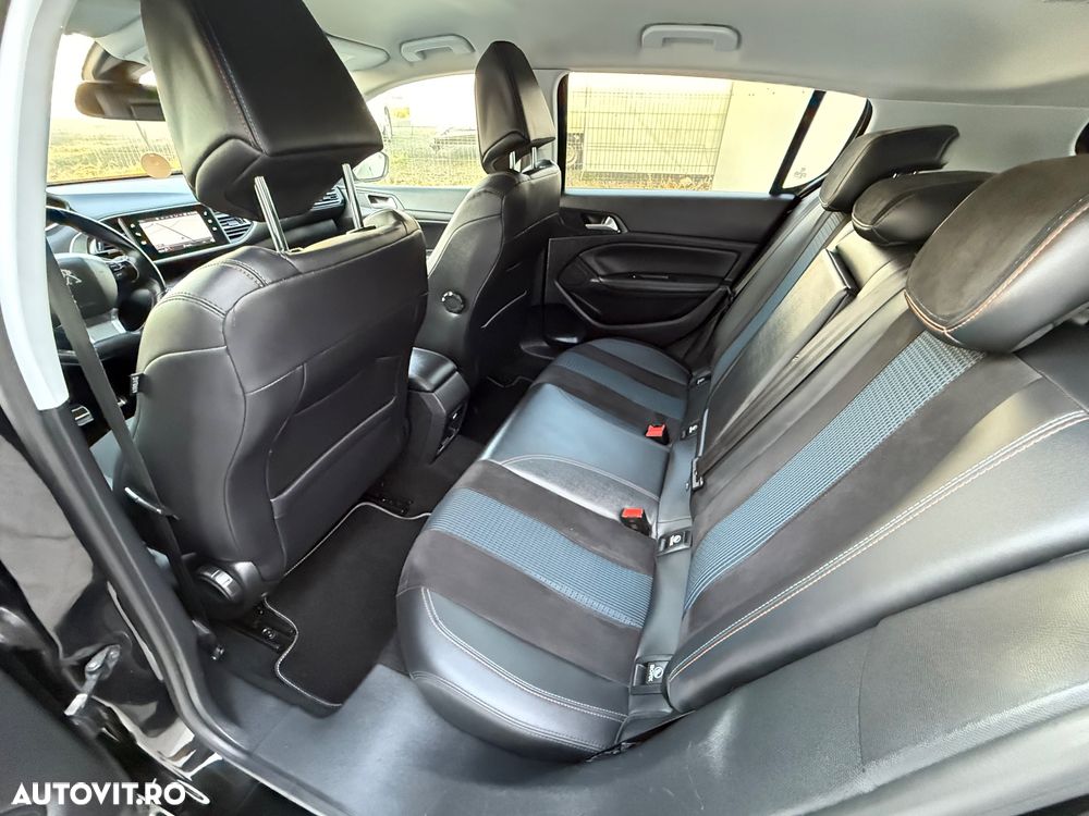 Peugeot 308 1.2 L PureTech Turbo Allure - 8