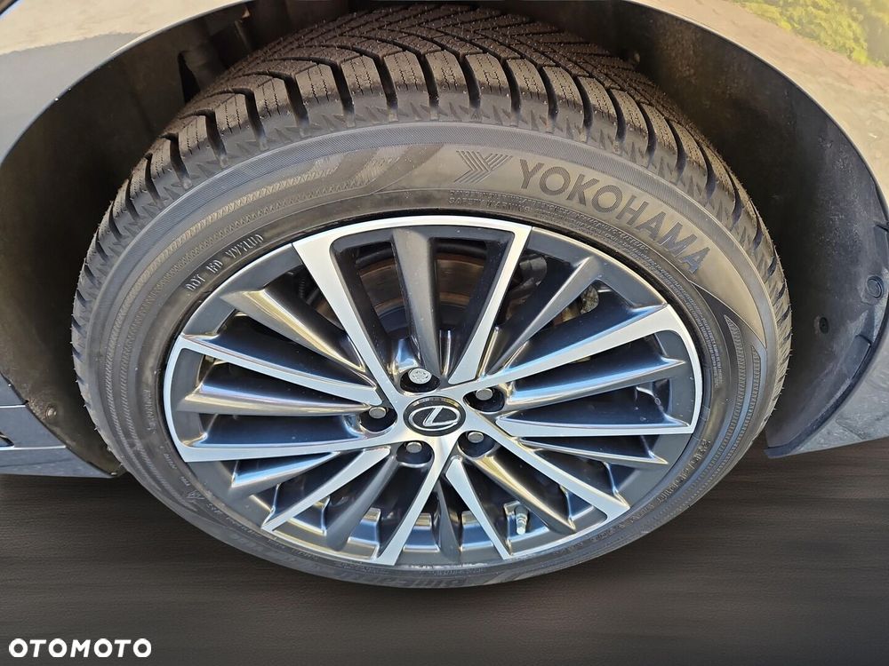 Lexus ES 300h F Sport Edition - 11