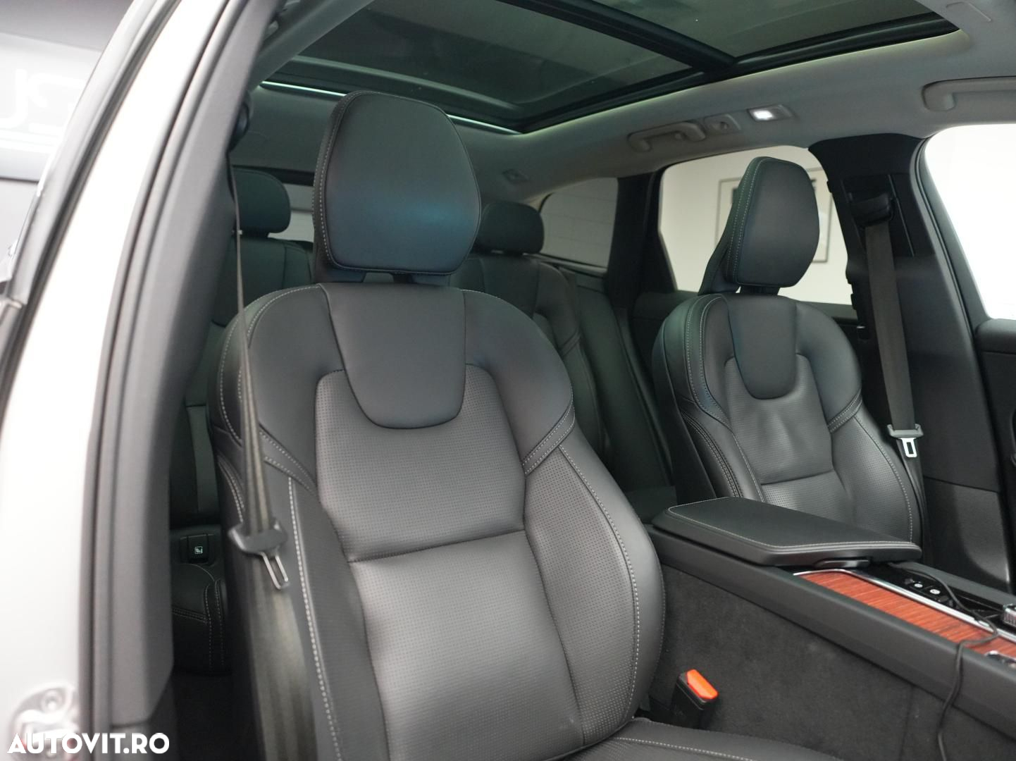 Volvo XC 60 B4 MHEV AT AWD Ultimate Dark - 25