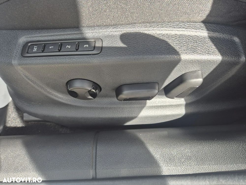 Skoda Octavia 2.0 TDI DSG RS - 10
