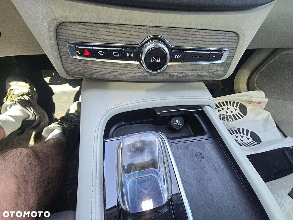 Volvo XC 90 T8 AWD Plug-In Hybrid Inscription 7os - 8