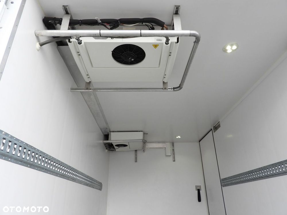 Iveco DAILY 35C16 CHŁODNIA KONTENER -1*C ZASILANIE 230V TEMPOMAT NAWIGACJA BLIŹNIACZE KOŁA KLIMATYZACJA  160KM - 24