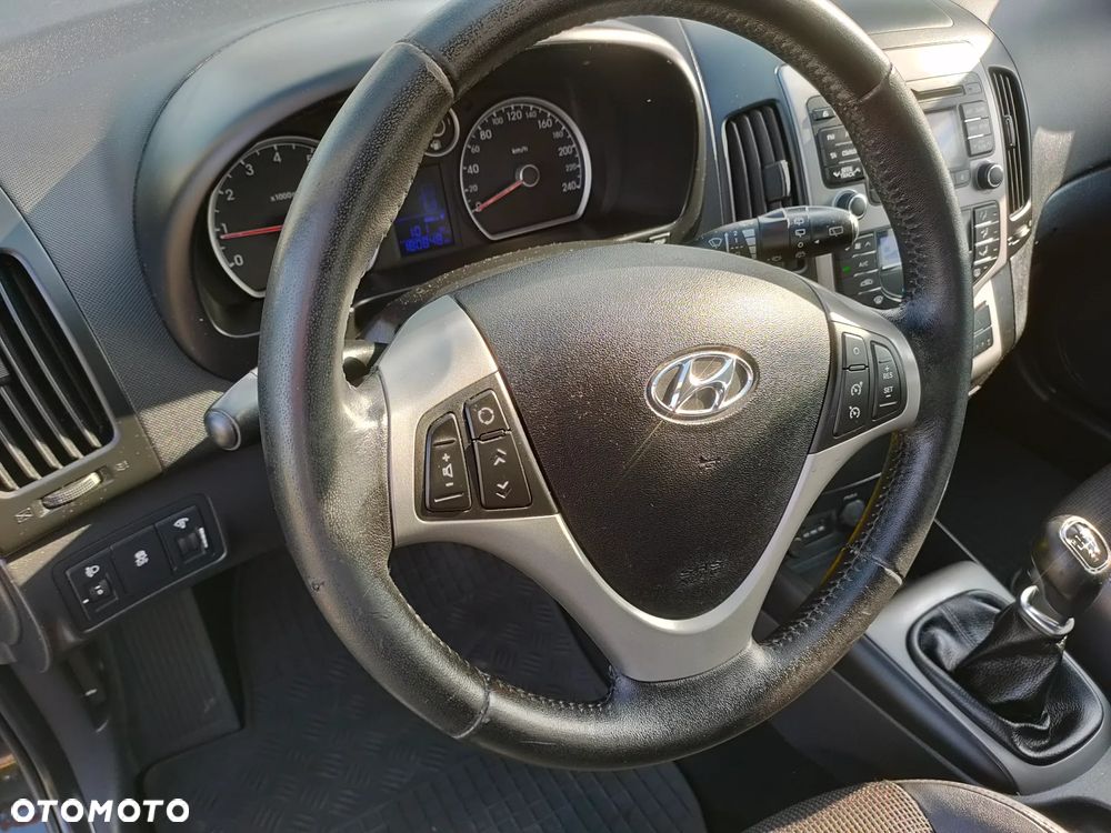 Hyundai i30 1.4 Base + - 19