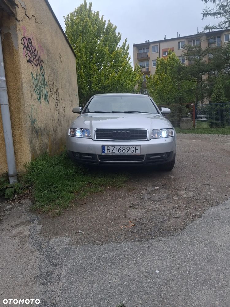 Audi A4 Limousine - 9