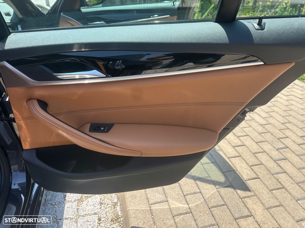 BMW 530 e Line Luxury - 14