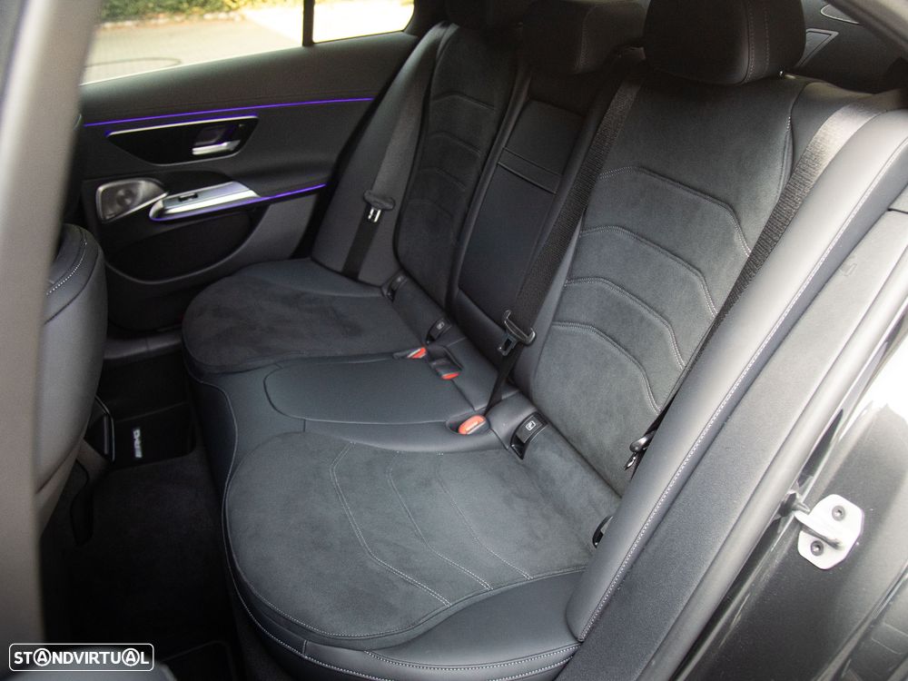 Mercedes-Benz E 300 de AMG Line - 19