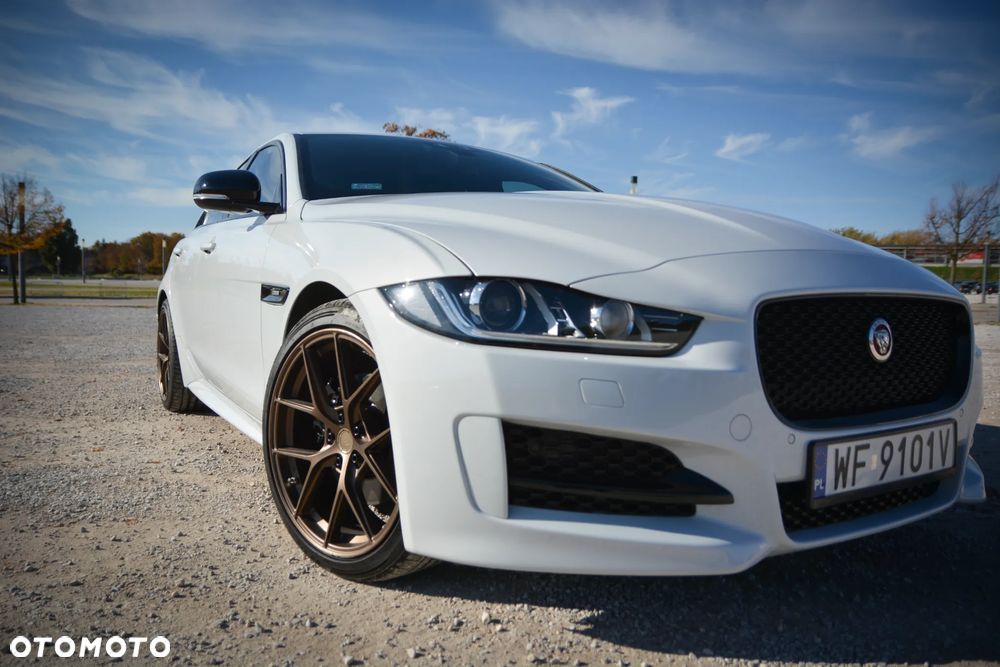Jaguar XE 2.0 D R-Sport - 6