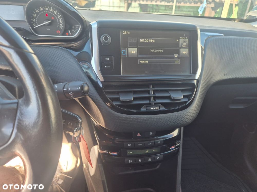 Peugeot 2008 1.6 BlueHDi Allure - 13