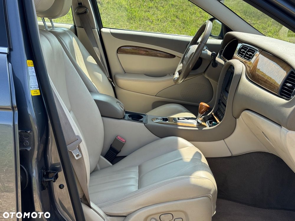 Jaguar S-Type 4.2 V8 Executive - 28