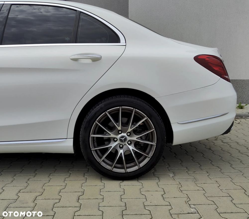 Mercedes-Benz Klasa C 300 7G-TRONIC - 29